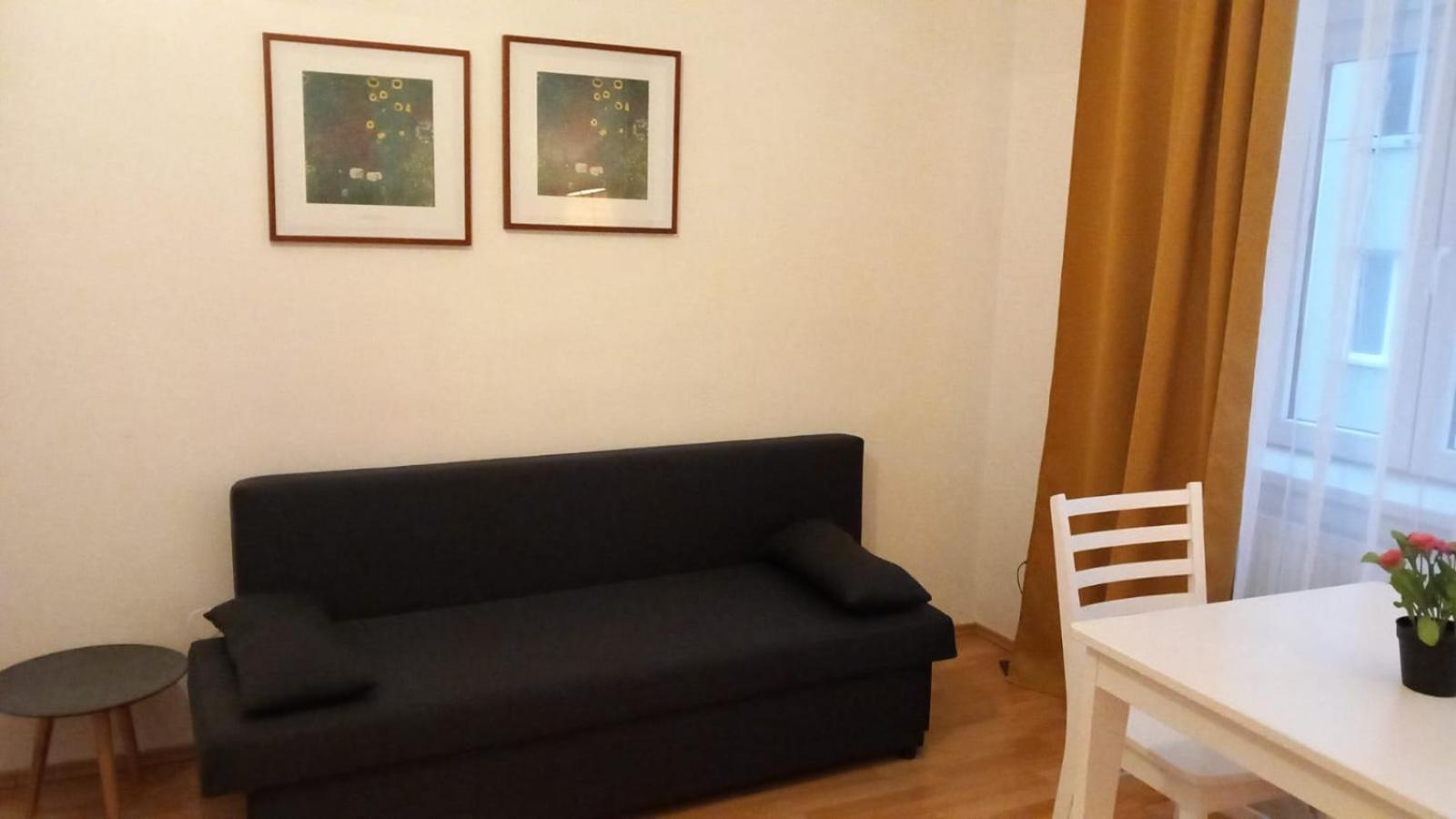 Quiet Comfort: 1 Bedroom With Style Appartement